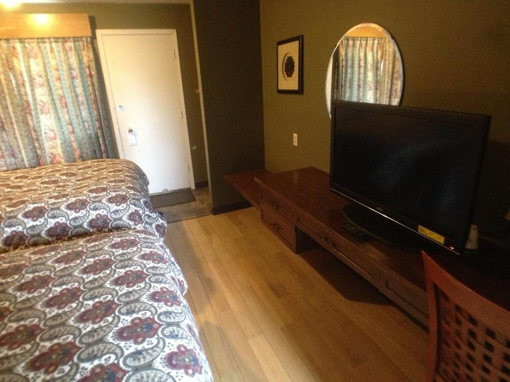 Galaxy Motel St. Paul Room photo